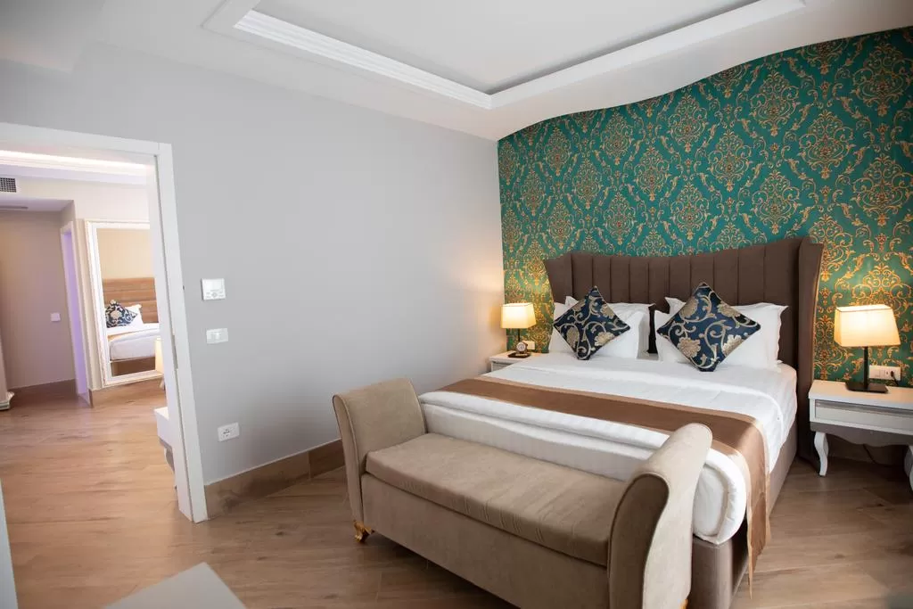 Grand Blu Fa-Fa Family 1.jpg